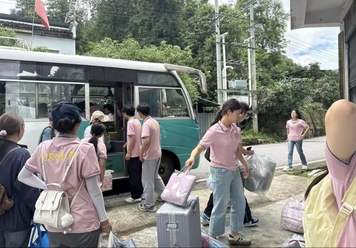 实践团队圆满返程5.png